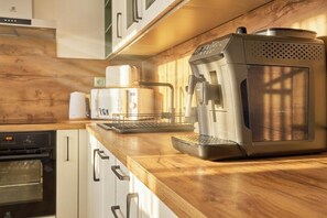 Apartment QUEEN | Eigene Küche | Kühlschrank, Mikrowelle, Herdplatte, Espressomaschine
