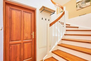 Apartment RIXY | Una scrivania, tende oscuranti, culle/letti per bambini (gratuiti)