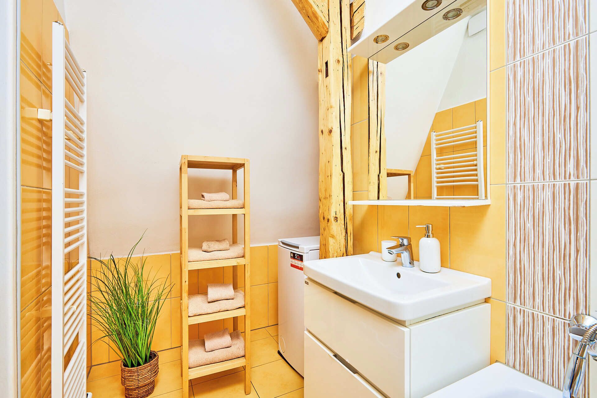 Apartment RIXY | Bathroom | Free toiletries, hair dryer, slippers, towels