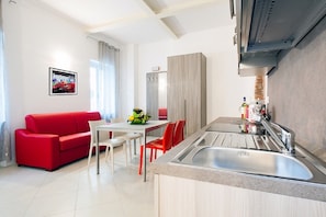 Studio (VIGNETO 13) | Living area | Flat-screen TV - la vigna in Città il vigneto (Verona)