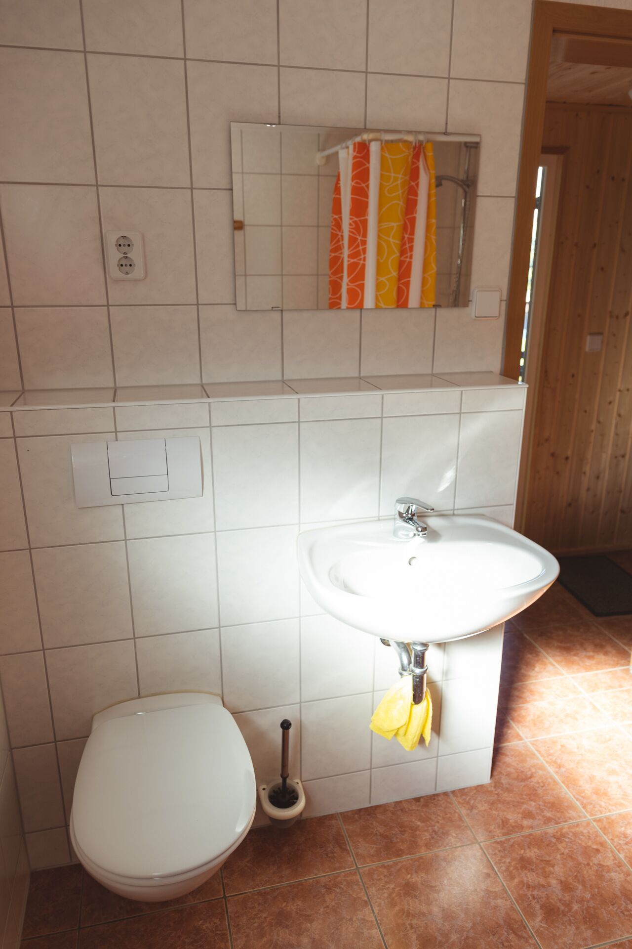 Rumah, 2 kamar tidur | Kamar mandi | Shower, handuk,  dan tisu toilet