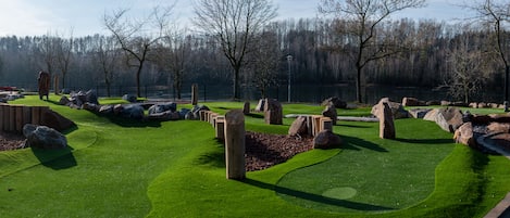 Mini-golf