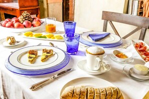 Free daily continental breakfast - Hotel Antico Furlo (Acqualagna)