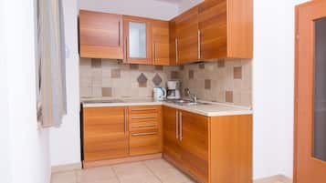 Comfort Apartment, 2 Bedrooms, Balcony (1) | Private kitchen | Fridge, stovetop, coffee/tea maker, electric kettle