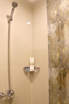 Shower, free toiletries, slippers, bidet
