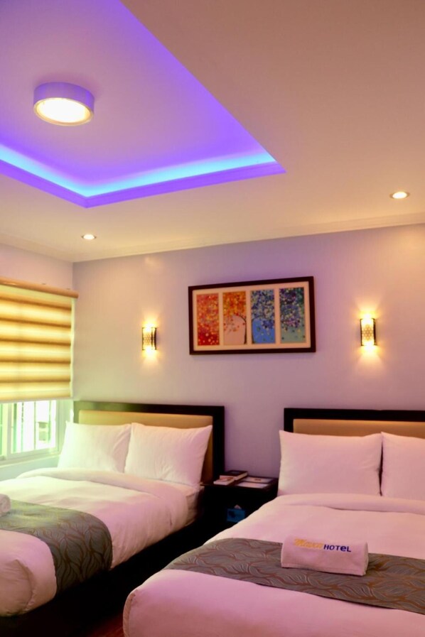 Desk, soundproofing, free WiFi