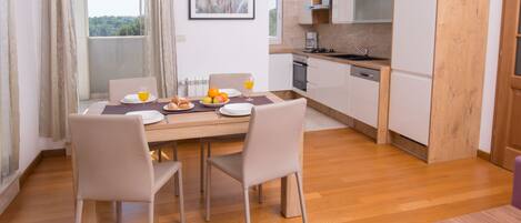 雪櫃、焗爐、爐具、洗碗機