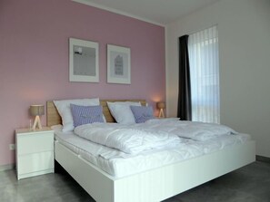 2 عدّة غرف نوم وستائر تعتيم وسرير سفر وواي فاي مجانًا