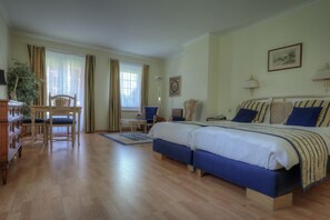 Dobbelt- eller tomannsrom – grand | Individuelt dekorert, individuelt innredet og skrivebord for bærbar PC