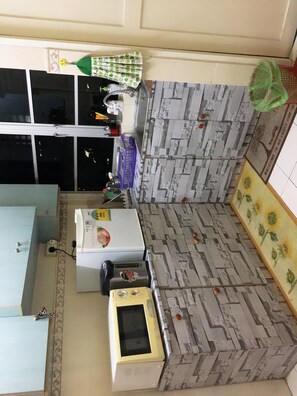 Fridge, stovetop, dishwasher, electric kettle