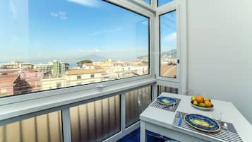 Family Apartment, 2 Bedrooms, Sea View | Private kitchen | Full-size fridge, microwave, oven, stovetop