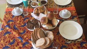 فطور أوروبي مجانًا يوميًا