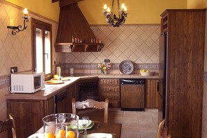 Highchair - Casa la Solana (Vinuela)