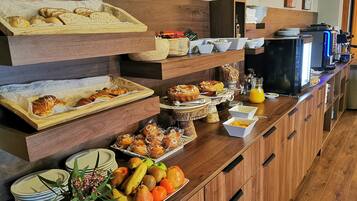 Daily continental breakfast (EUR 6.50 per person)