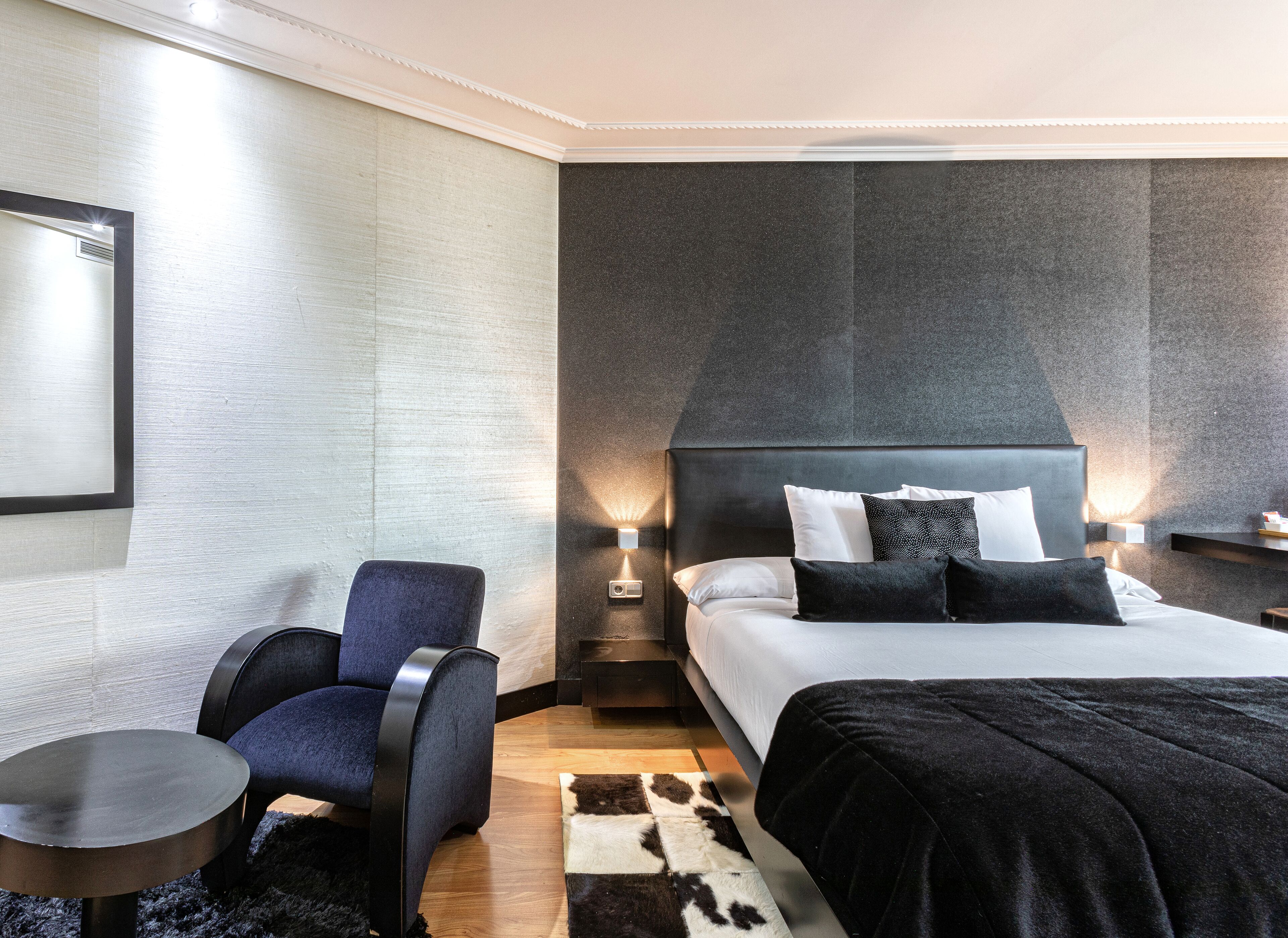 deluxe double room | premium bedding, minibar, in-room safe, desk