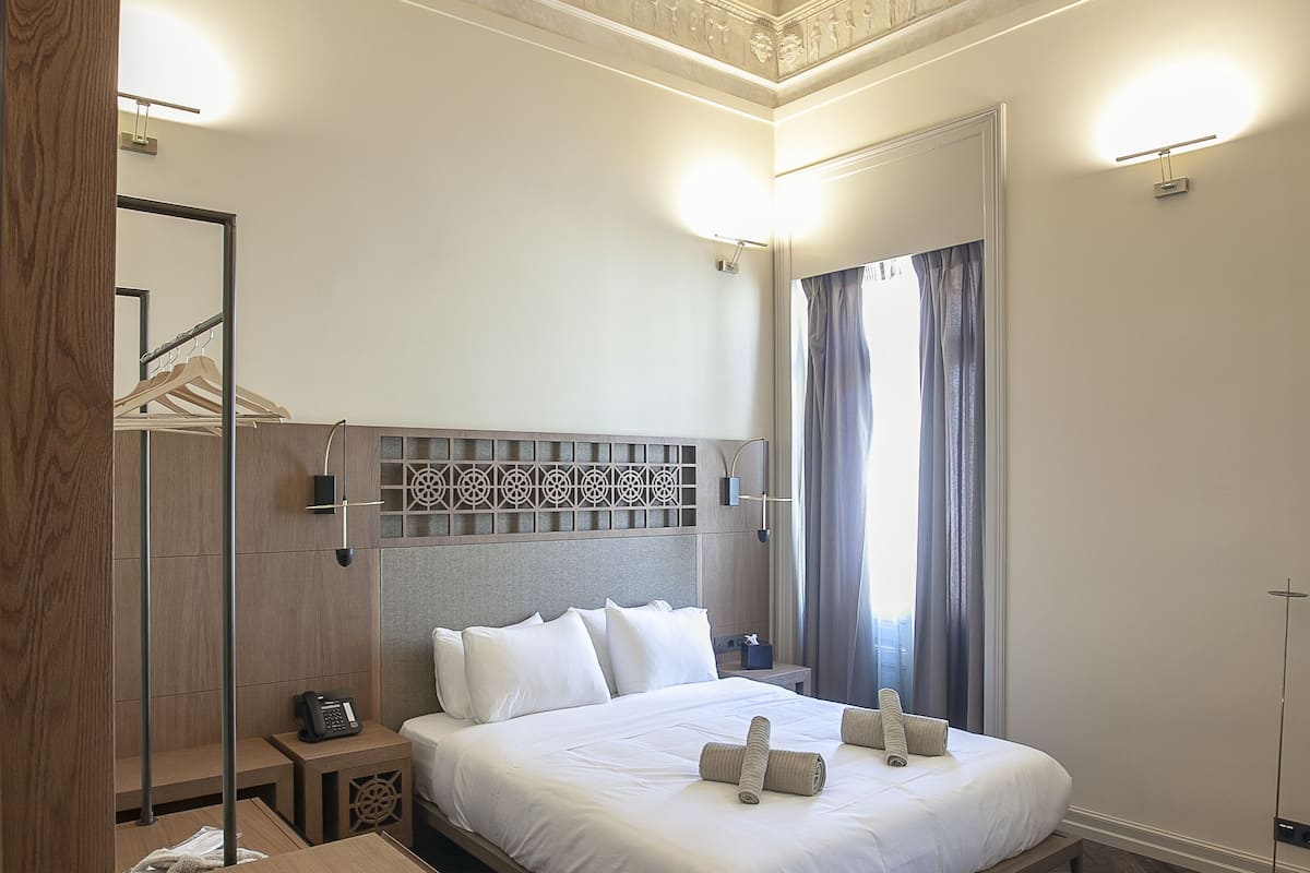 Superior Athenian Room | Sábanas de algodón egipcio, ropa de cama de alta calidad, minibar