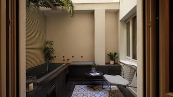 Fresco 1890 with Outdoor Hot Tub | Teras/patio