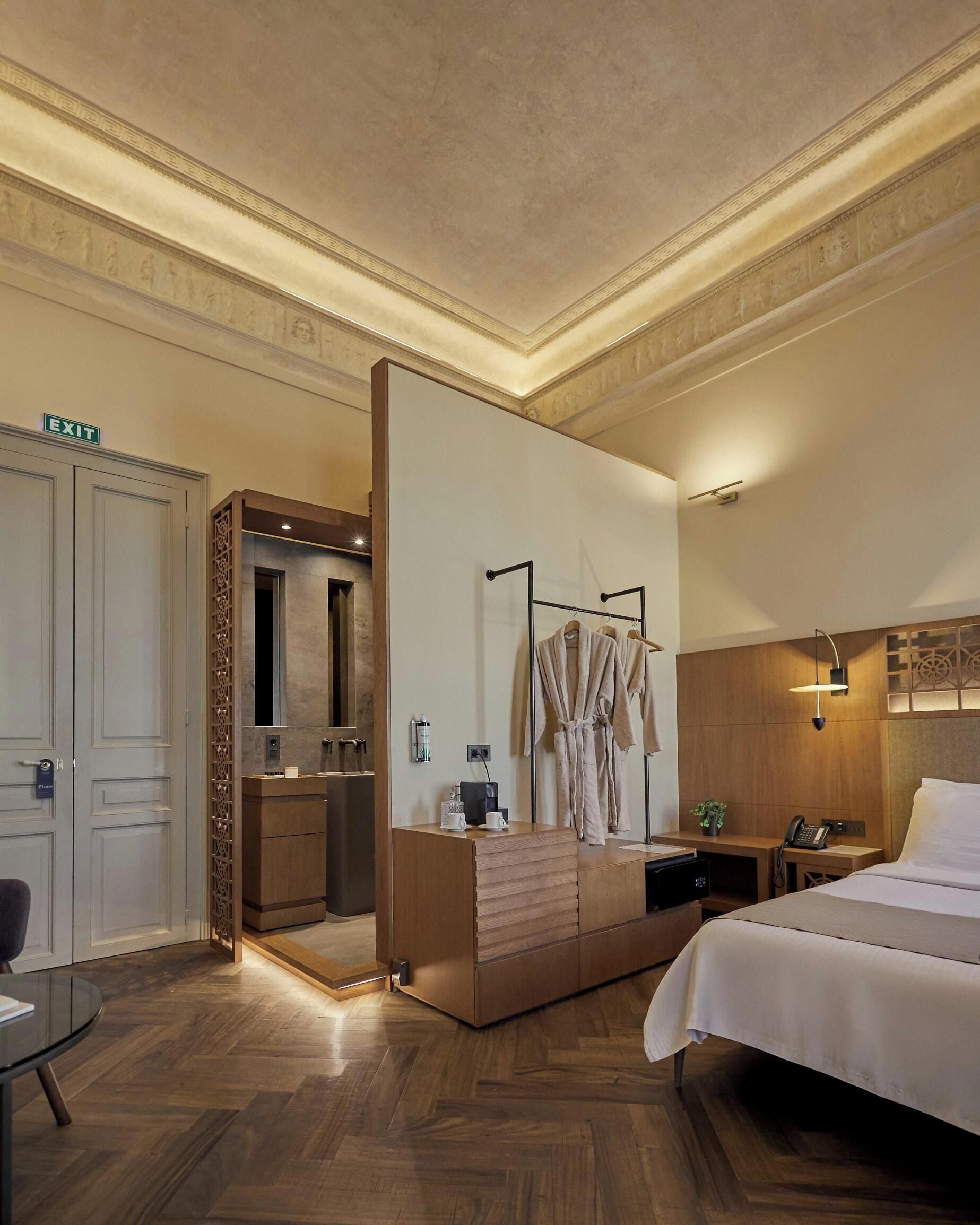 Superior Athenian Room | Sábanas de algodón egipcio, ropa de cama de alta calidad y minibar 