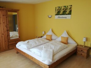 Hypo-allergenic bedding, minibar, blackout curtains, bed sheets - Gästezimmer  Weingut Peter (Wachenheim an der Weinstrasse)