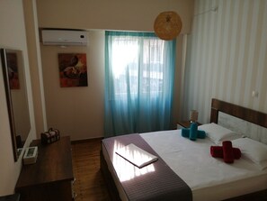 1 dormitori, planxa i posts de planxar, wifi i roba de llit 