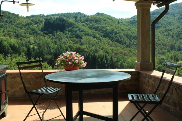 تناول الطعام بالخارج