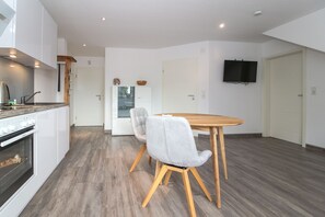 Køleskab, mikrobølgeovn, ovn, kogeplade