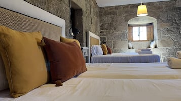 5 bedrooms, desk, iron/ironing board, WiFi