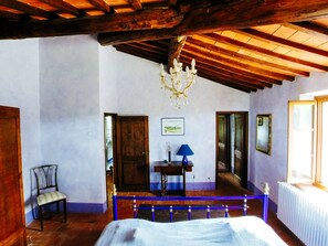 3 quartos, escrivaninha, ferros/tábuas de passar roupa, Wi-Fi