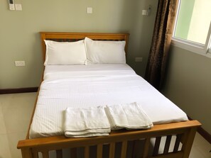 4 habitaciones y tabla de planchar con plancha 