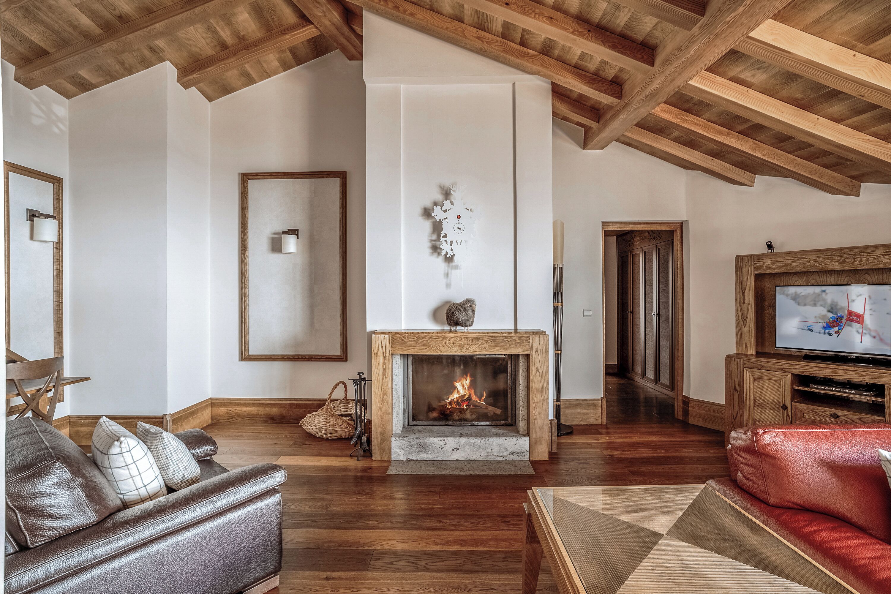 ห้องสวีท (K2) | บริเวณนั่งเล่น | ทีวีจอแบน, ฟุตบอลโต๊ะ