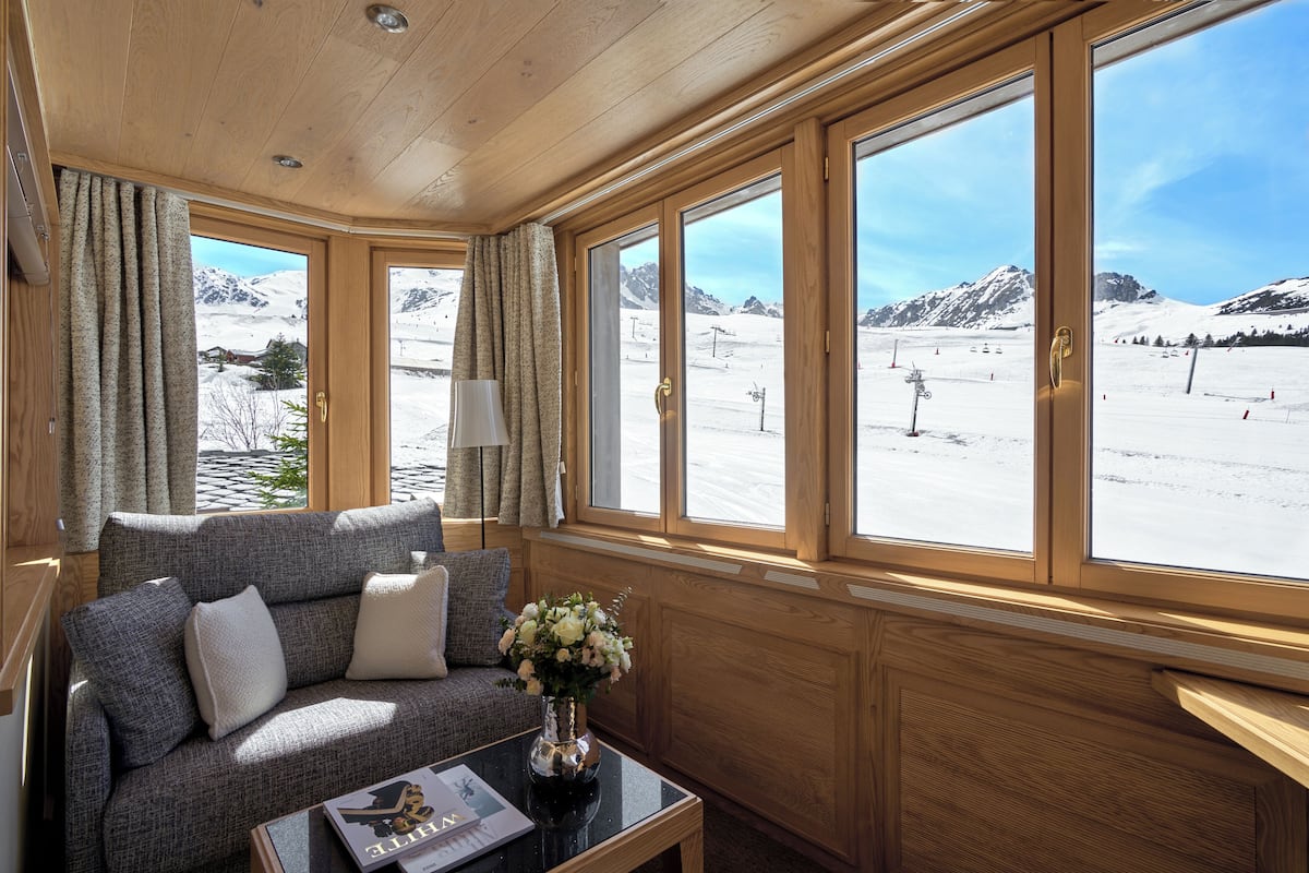 Escrivaninha, quartos à prova de som, ferros/tábuas de passar roupa