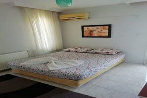 Villa, 3 Schlafzimmer | Schreibtisch, Bügeleisen/Bügelbrett, Bettwäsche