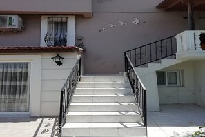 Property entrance - CE013 by Villaofsummer Cesme Alacati (Cesme)