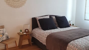 3 slaapkamers, een strijkplank/strijkijzer, reisbedje, gratis wifi