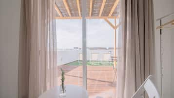 Habitación doble Deluxe | Cortinas blackout, insonorización y tabla de planchar con plancha