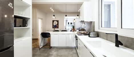 Apartment | Eigene Küche | Großer Kühlschrank, Ofen, Herdplatte, Geschirrspüler
