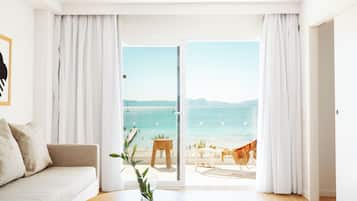 Appartement Royal, balcon, vue mer | Coin séjour | Télévision de 25 cm avec chaßnes par satellite
