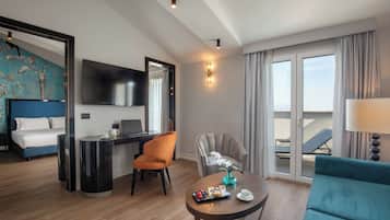 Suite monolocale Junior | Una cassaforte in camera, una scrivania, postazione laptop