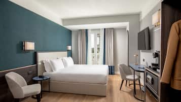 Superior Double or Twin Room | Minibar, in-room safe, desk, laptop workspace