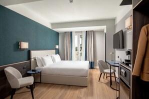 Superior Double or Twin Room | In-room safe, desk, laptop workspace, soundproofing - Hotel St Martin by OMNIA hotels (Rome)