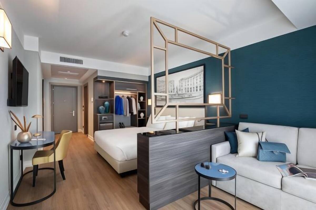 In-room safe, desk, laptop workspace, soundproofing