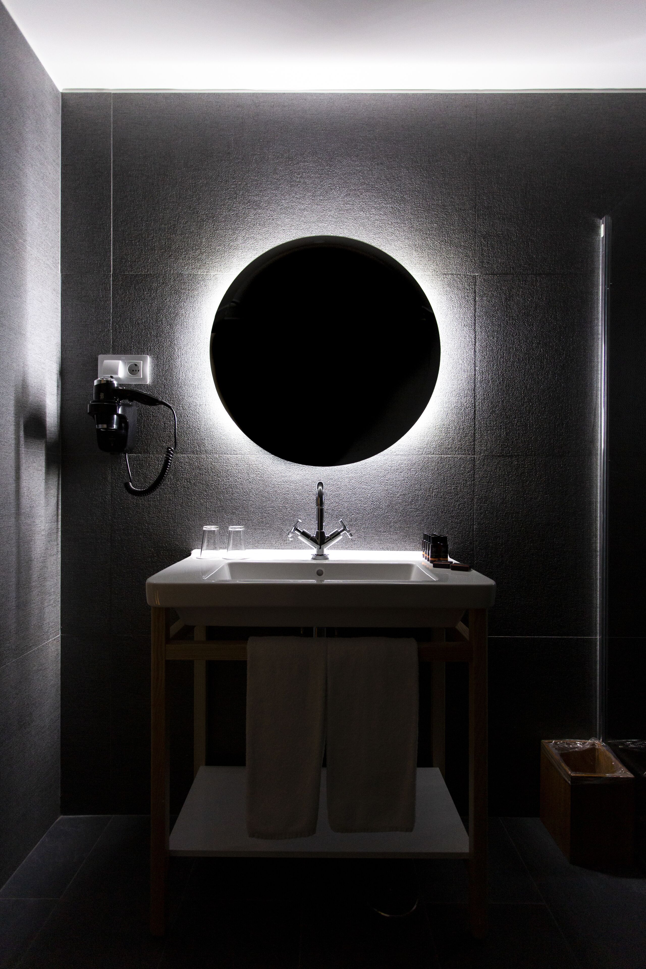 deluxe room | bathroom | separate bathtub and shower, jetted bath, hydromassage showerhead