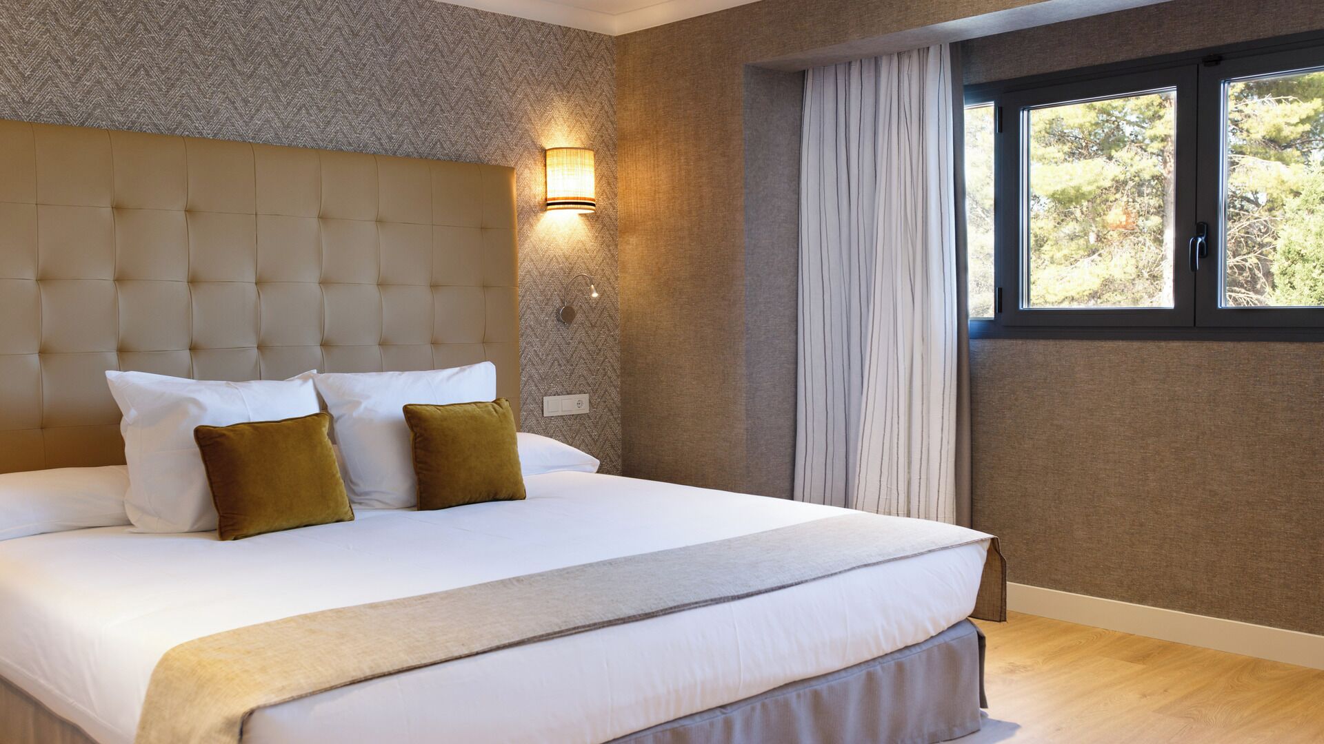 Free minibar, in-room safe, desk, laptop workspace