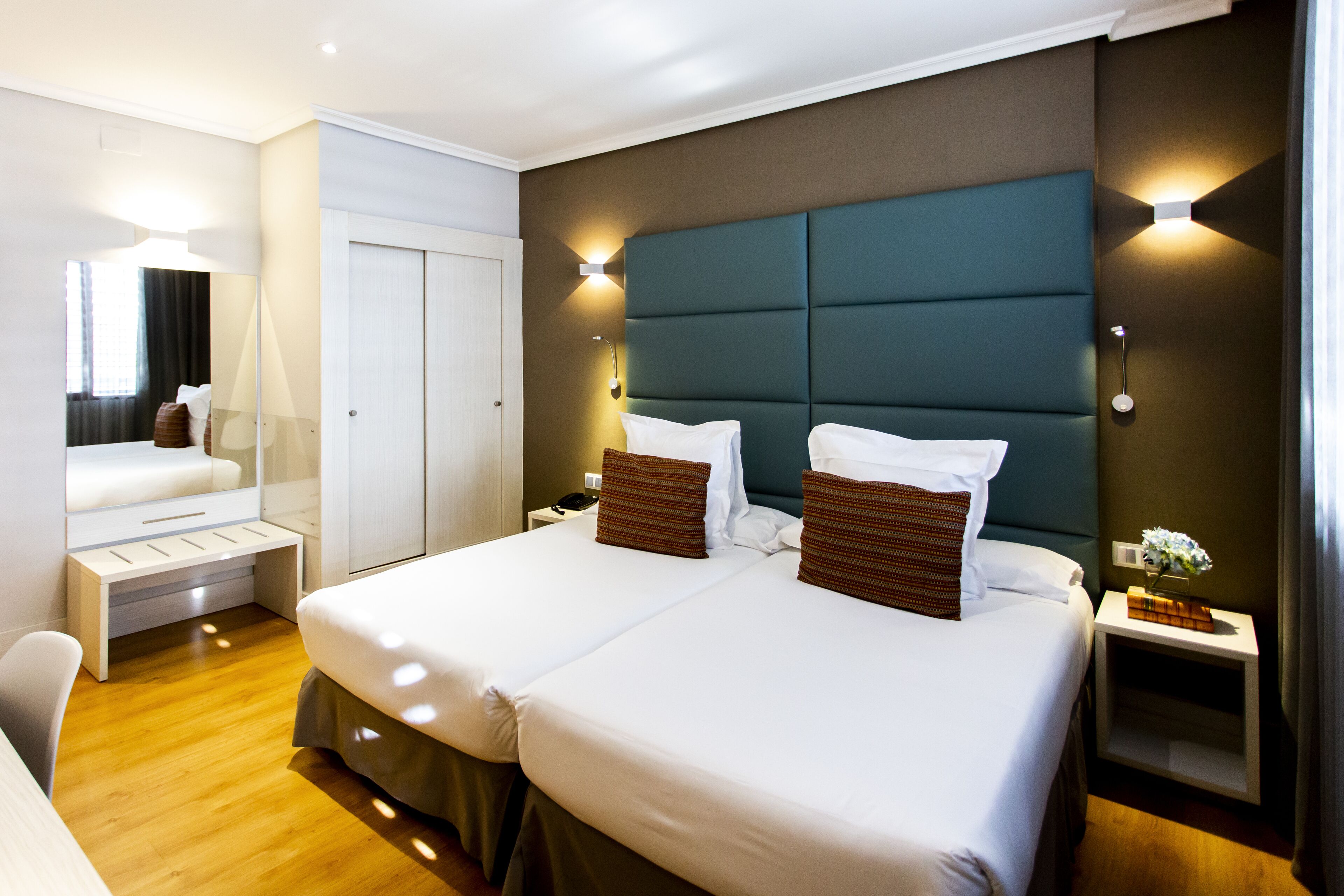 standard double or twin room | 1 bedroom, free minibar, in-room safe, desk
