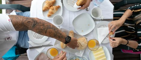 Family Bungalow, 2 Bedrooms | In-room dining