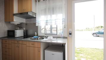 Economy Double Room, Private Bathroom | 1 bedroom, free WiFi, bed sheets