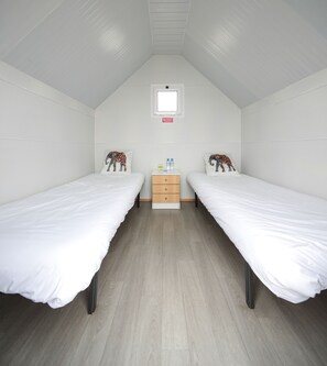 Economy Twin Room, Shared Bathroom | WiFi (free), bed sheets