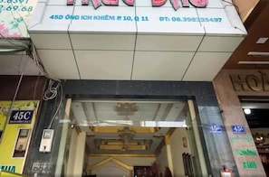 Mặt tiền nơi lưu trú