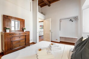 2 chambres, fer et planche à repasser, Wi-Fi, draps fournis