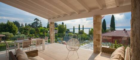 Executive Apartment (MAISON DU LAC D) | Terrace/patio